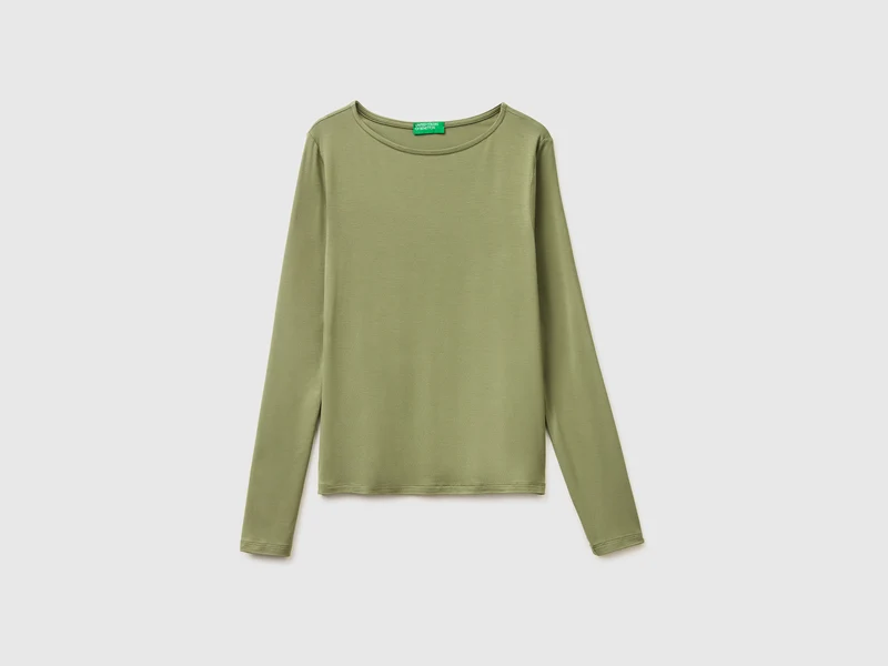 T-shirt con scollo a barchetta