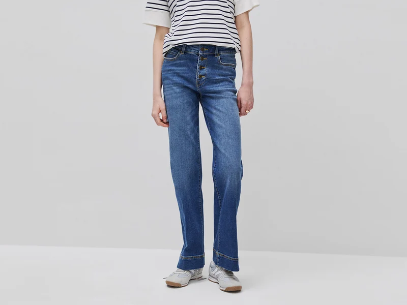 Jeans flare con bottoni