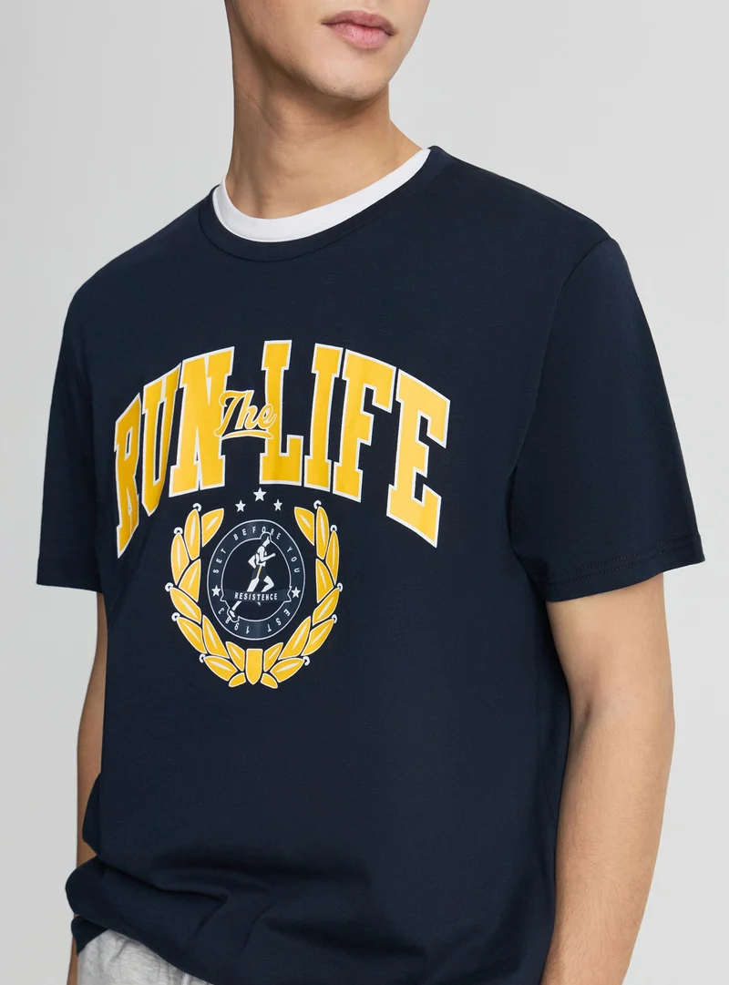 T-shirt con stampa college
