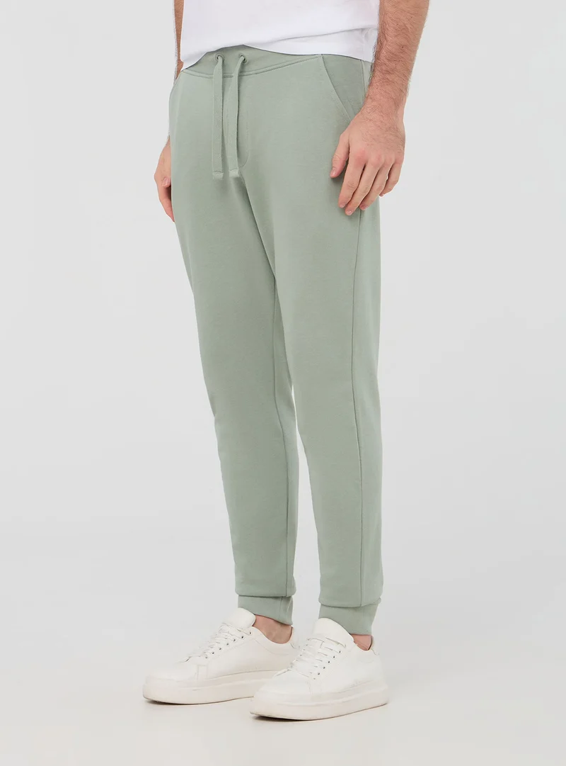 Pantaloni tuta leggeri con coulisse e tasche