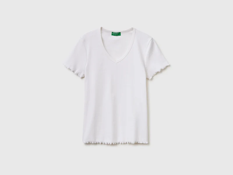 T-shirt scollo a V a costine