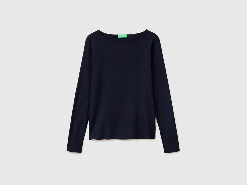T-shirt con scollo a barchetta