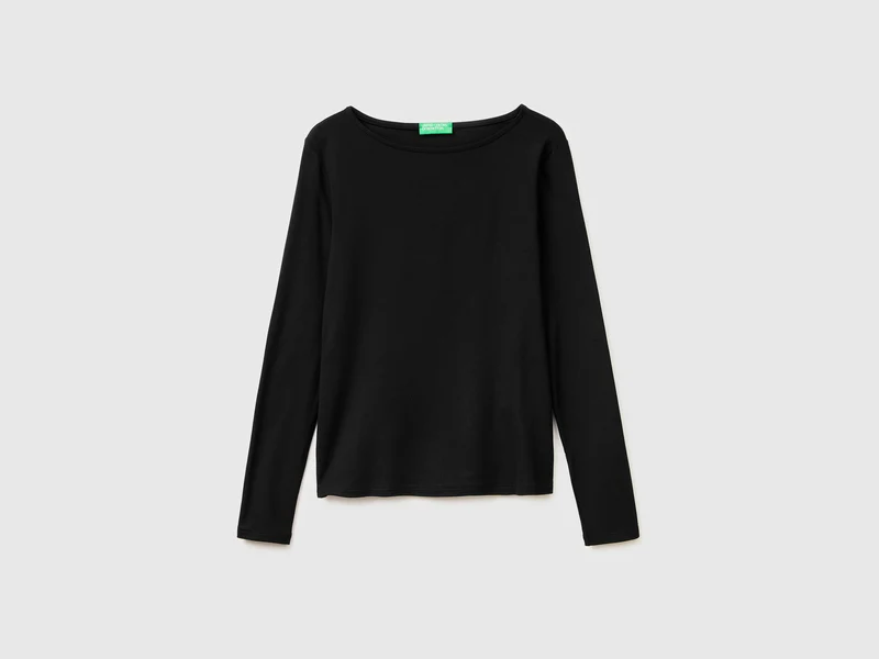 T-shirt con scollo a barchetta