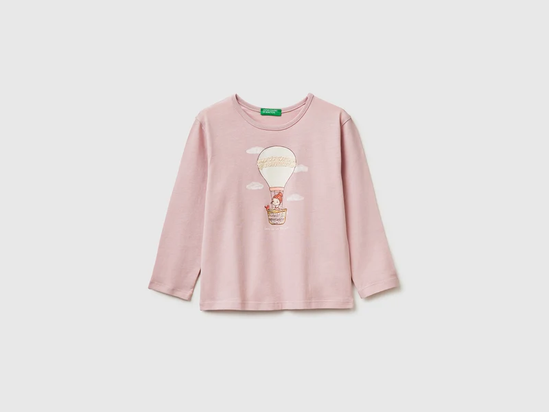 T-shirt con stampa e applicazioni