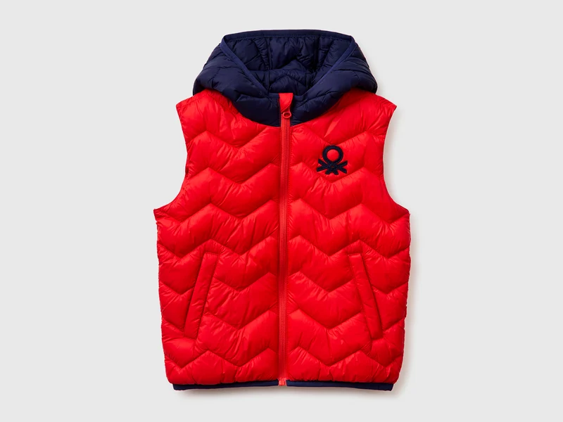 Gilet imbottito con cappuccio