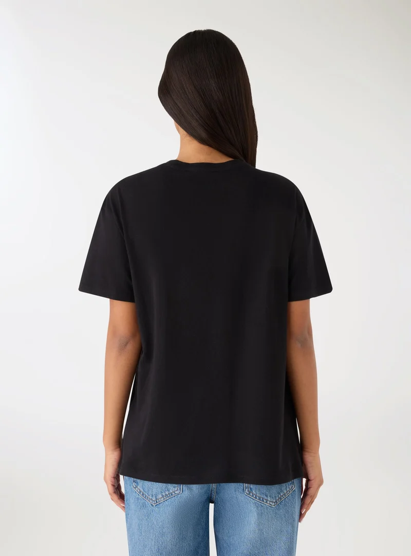 T-shirt con ricamo floreale