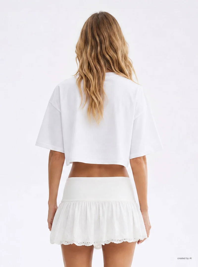 T-shirt crop ampia con scritta