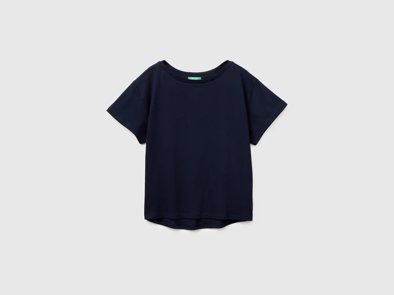 T-shirt con scollo a barchetta