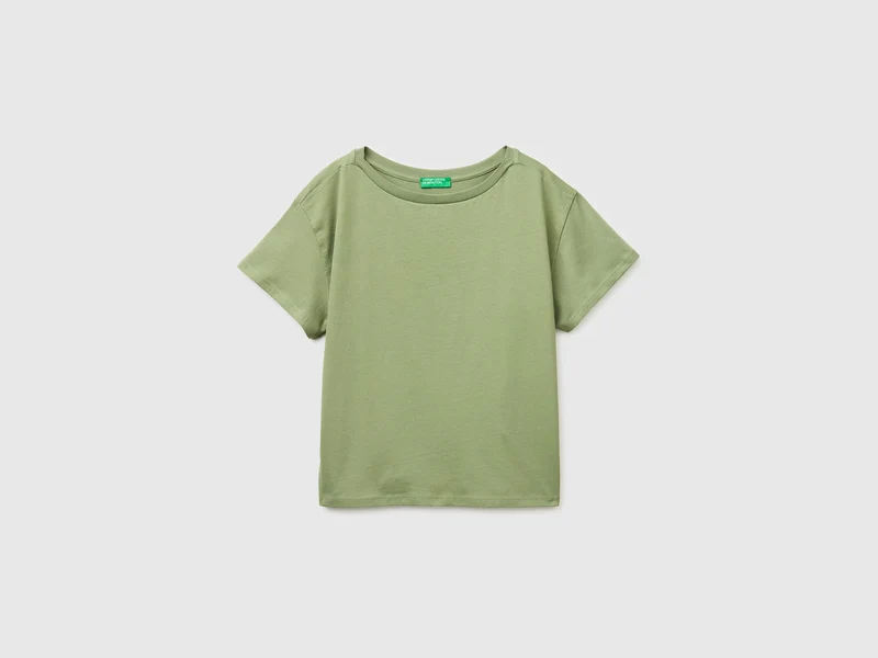 T-shirt con scollo a barchetta