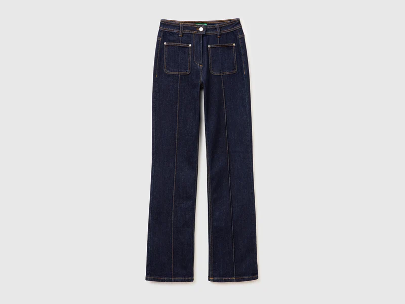 Jeans flare con nervatura