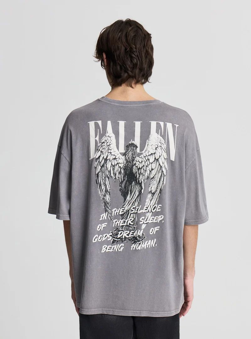 T-shirt over con stampa statua