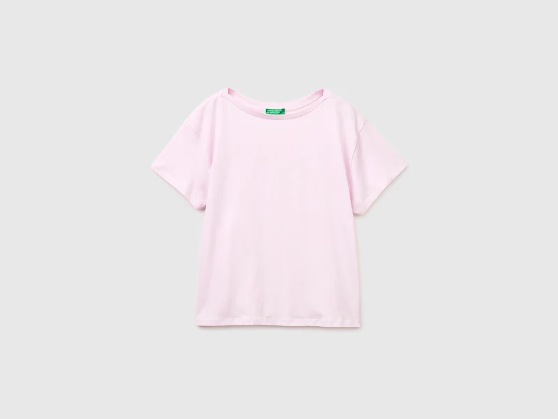 T-shirt con scollo a barchetta