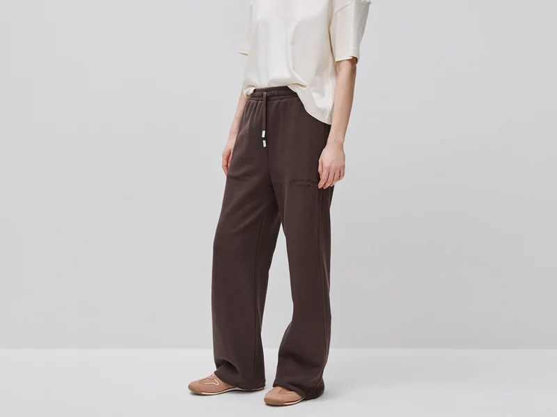 Pantaloni sportivi con ricamo