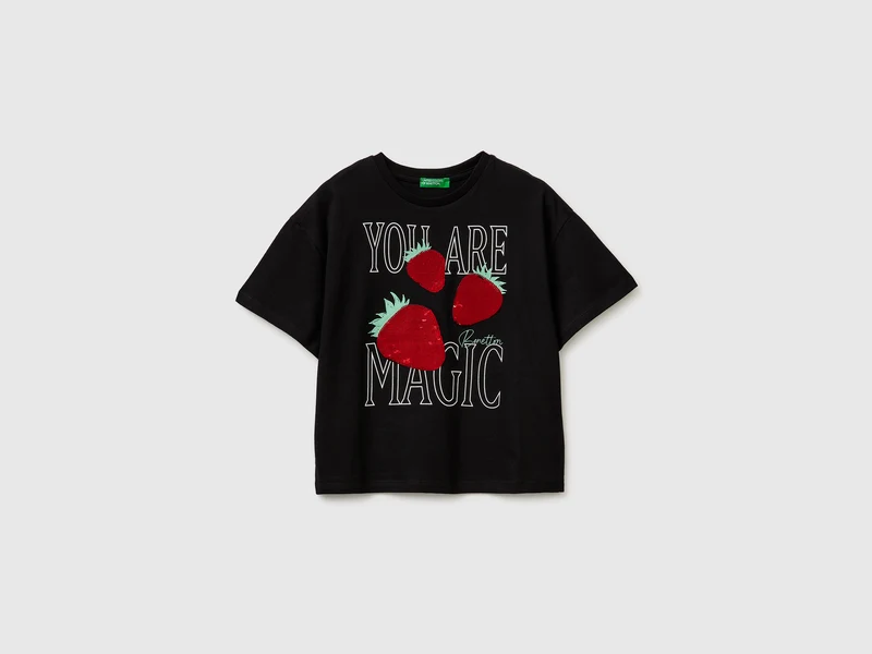 T-shirt con stampa e paillettes