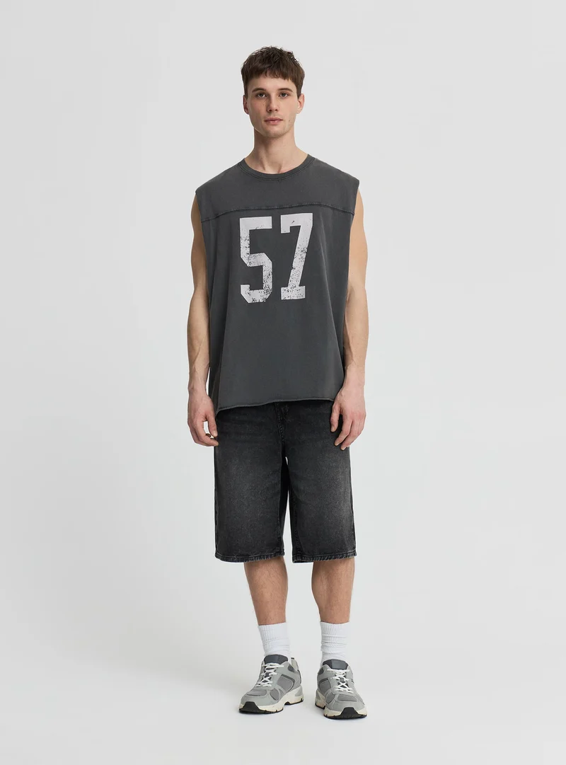T-shirt smanicata boxy con stampa numero