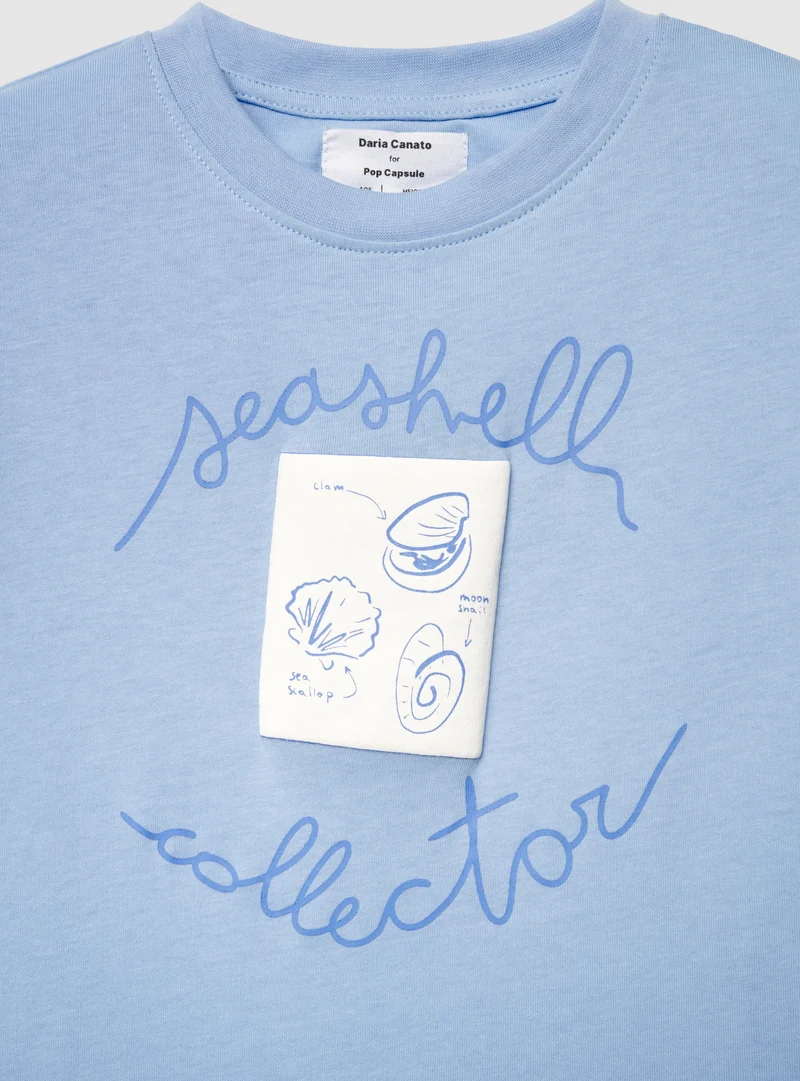 T-shirt crop con stampa conchiglie