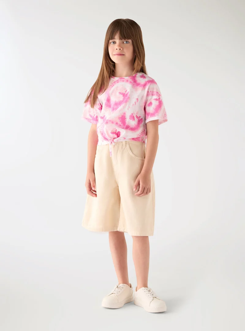 T-shirt crop tie-dye con nodo frontale