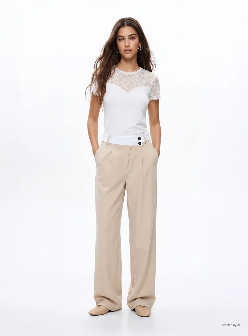 T-shirt con inserto in pizzo