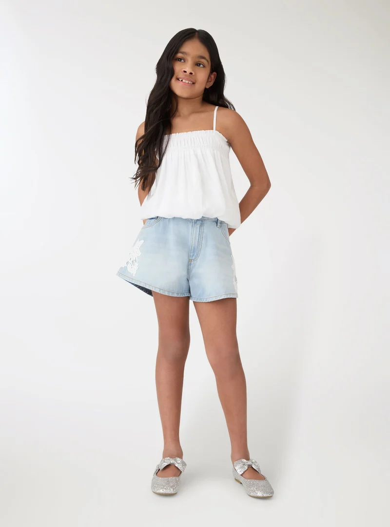 Shorts jeans con applicazioni floreali