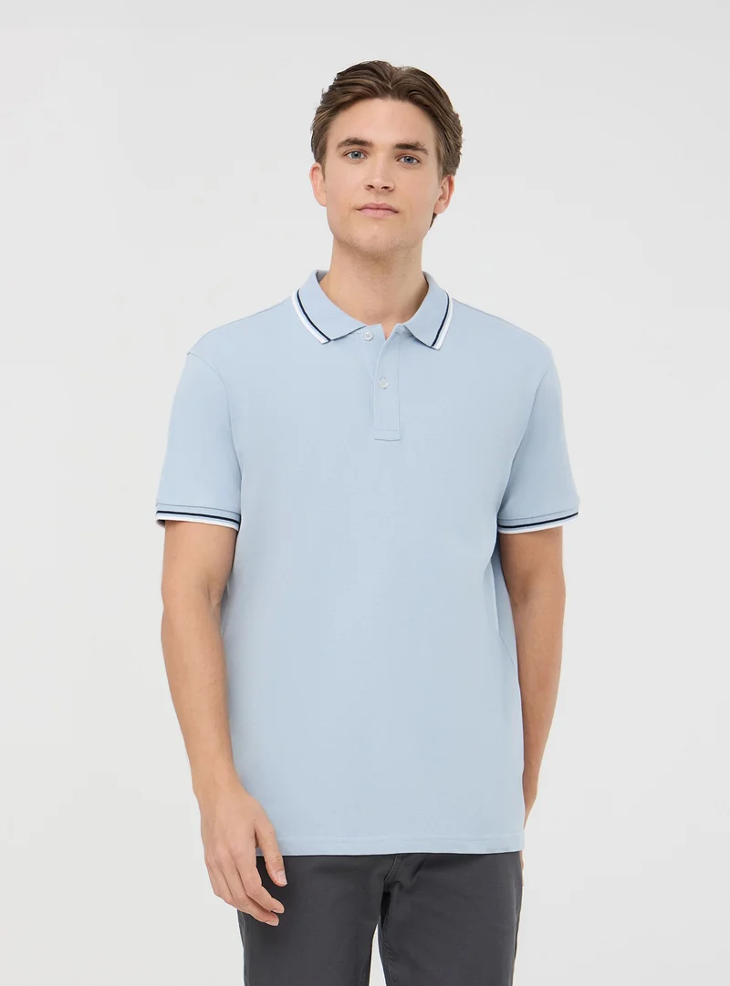 Polo con profili a contrasto