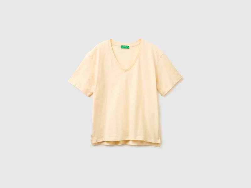 T-shirt scollo a V in cotone leggero