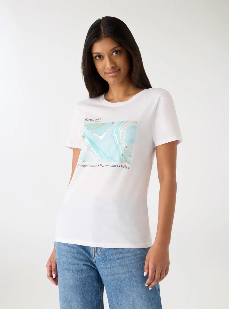T-shirt con stampa effetto laminata