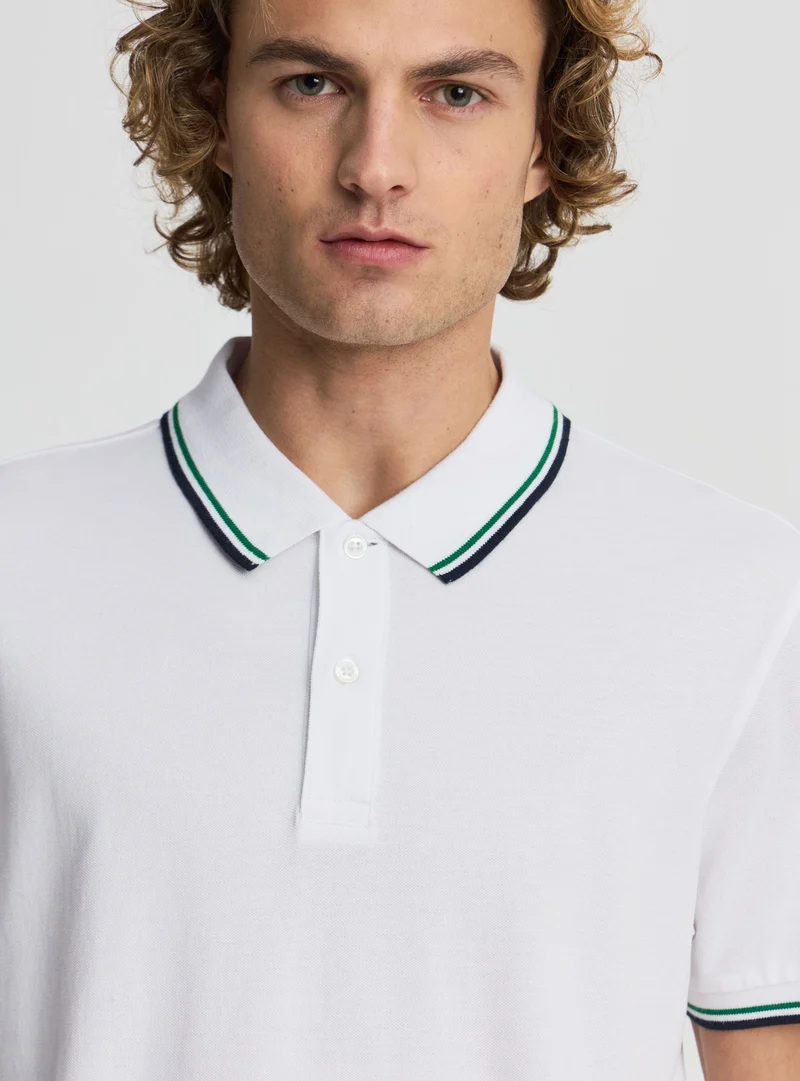 T-shirt polo con profili a contrasto