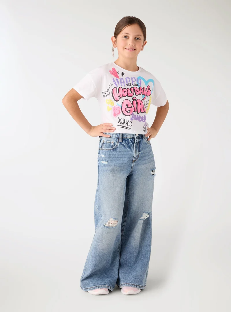 T-shirt crop con stampa graffiti