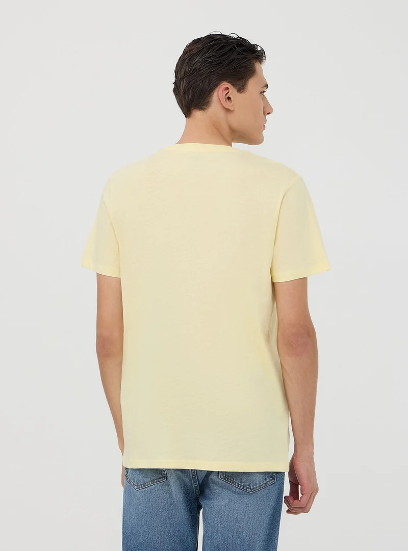 T-shirt con scritta frontale