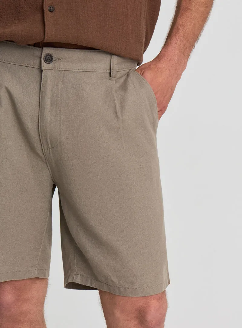 Pantaloncini chino in lino con pinces