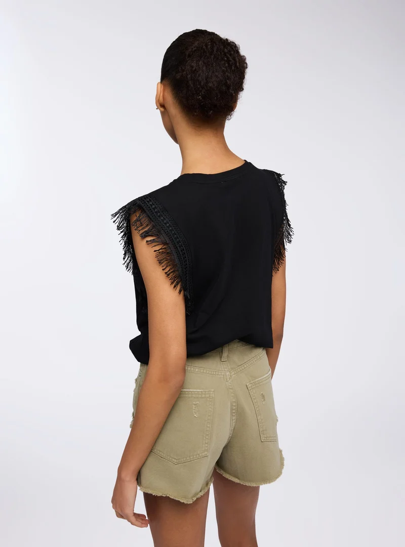 Shorts di jeans con strappi