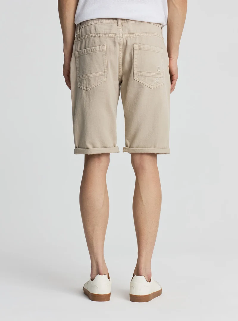 Pantaloncini in denim con strappi