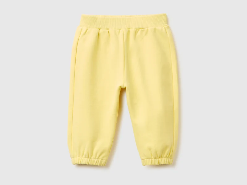 Pantaloni con ricamo dietro