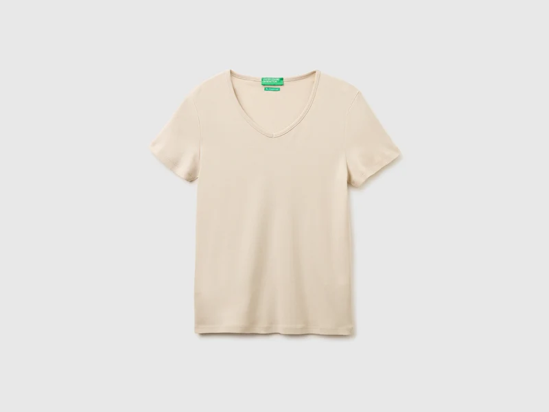 T-shirt slim fit con scollo a V