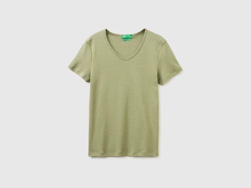 T-shirt slim fit con scollo a V