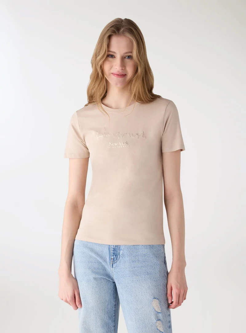 T-shirt con skyline New York