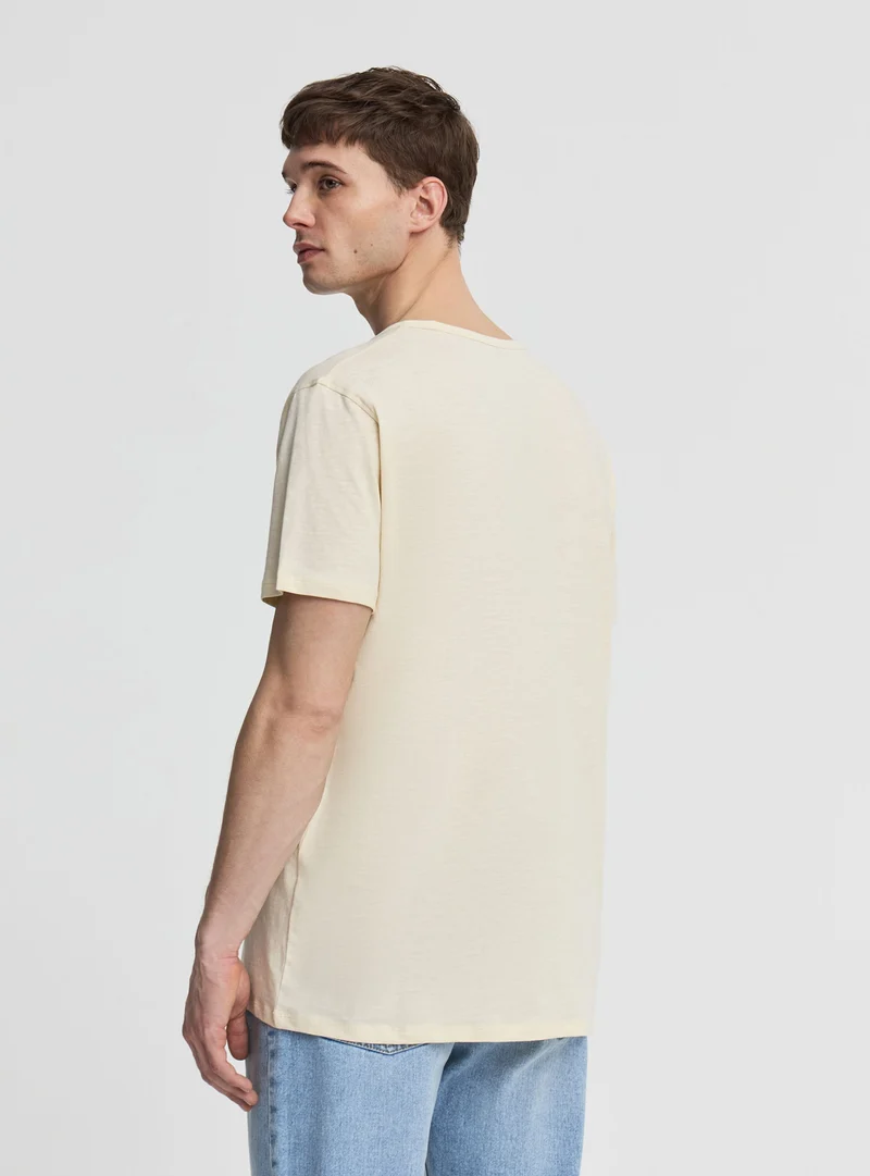 T-shirt con scollo serafino