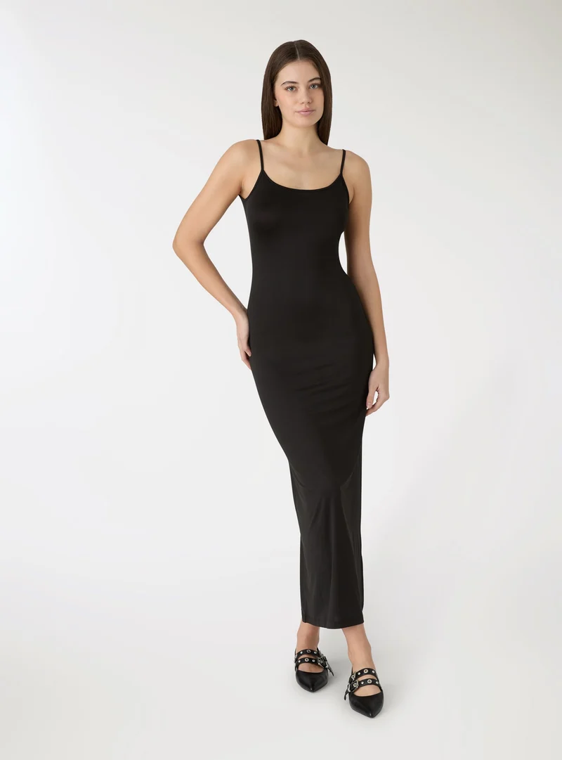 Vestito lungo a tinta unita con spalline sottili
