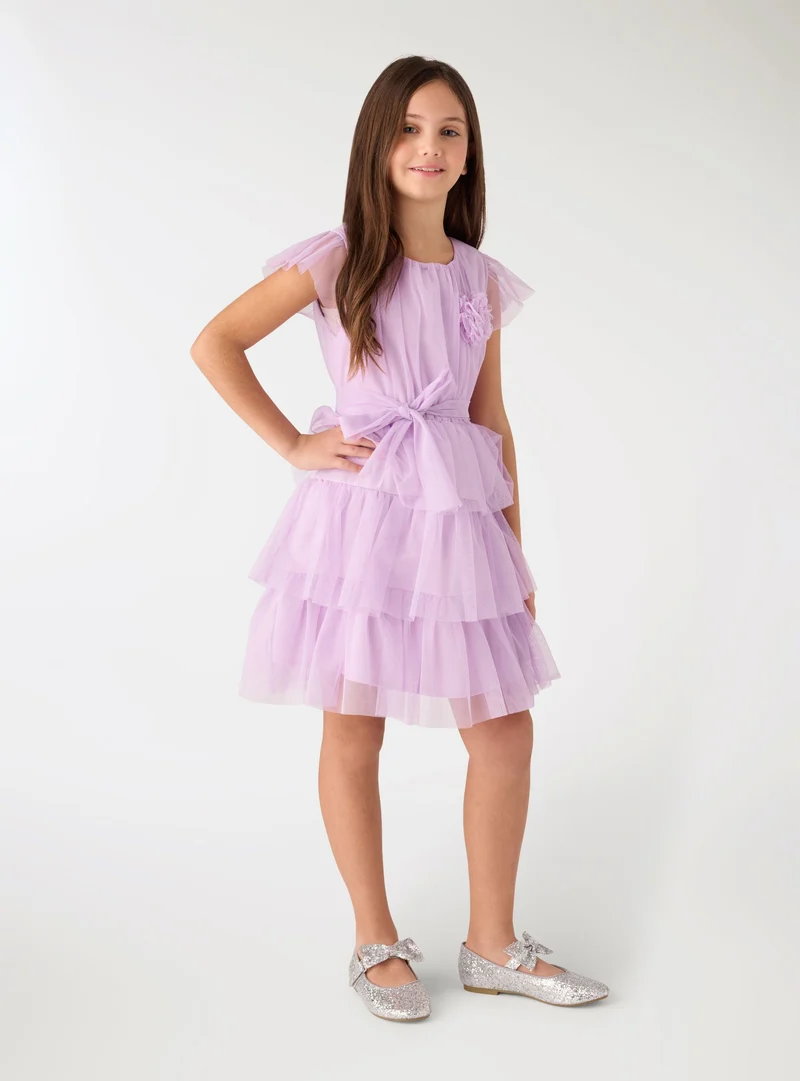 Vestito con balze e fiore applicato