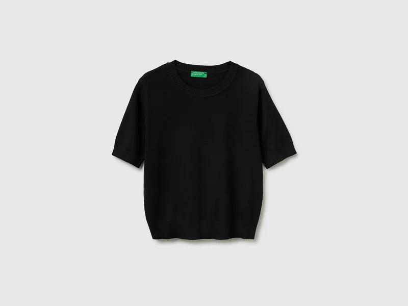 Maglia nera a manica corta