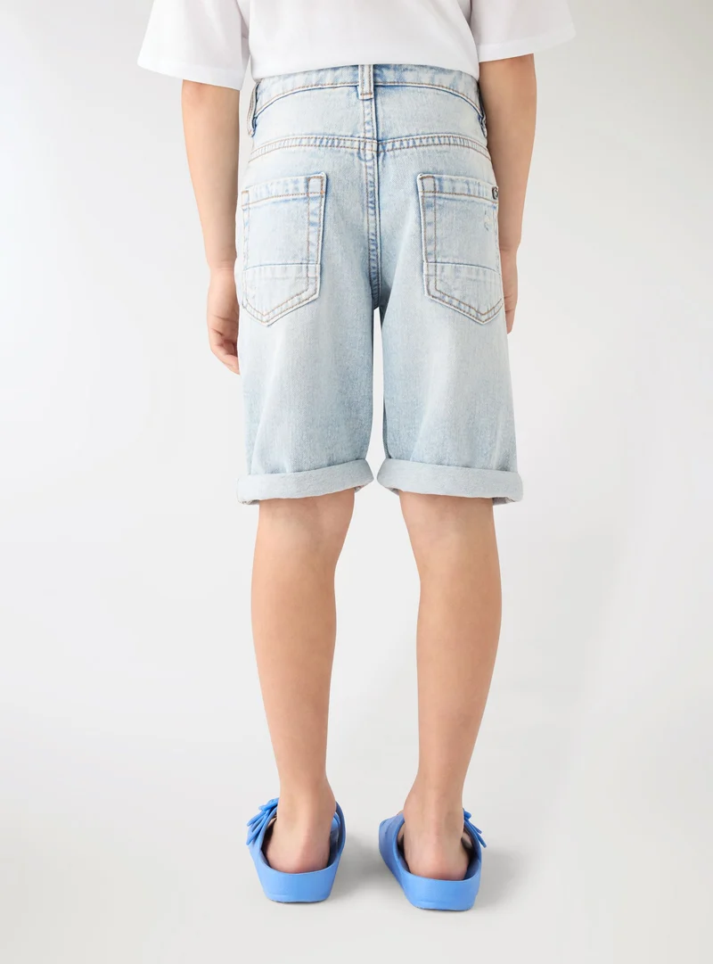 Pantaloncini jeans con strappi