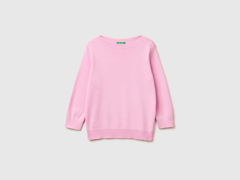 Maglia rosa con scollo a barchetta
