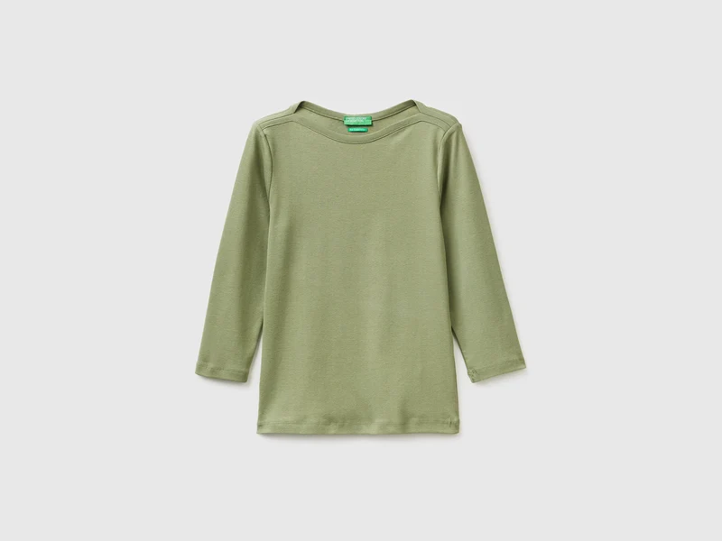 T-shirt slim fit con scollo a barchetta