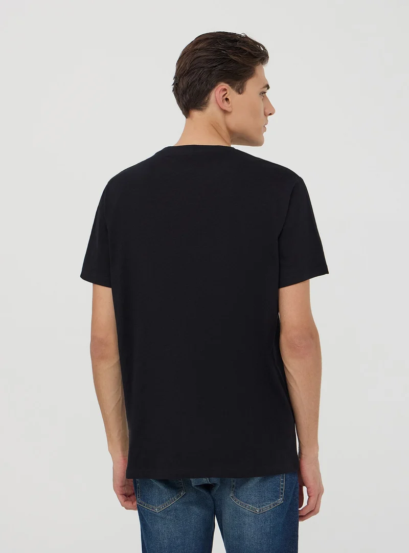 T-shirt con scritta frontale