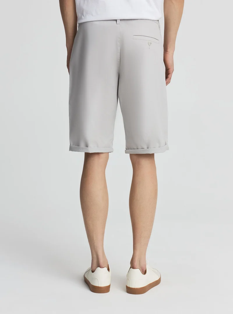 Pantaloncini chino con risvolto