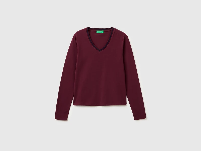 T-shirt aderente scollo a V