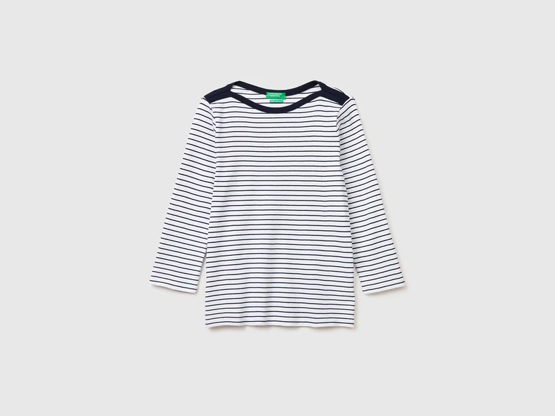 T-shirt a righe con scollo a barchetta