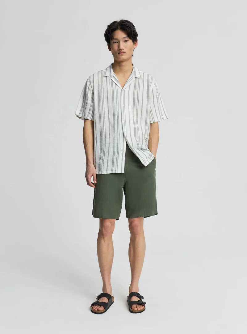 Pantaloncini chinos con coulisse effetto lino a tinta unita