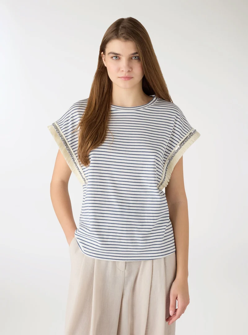 T-shirt a righe con passamaneria