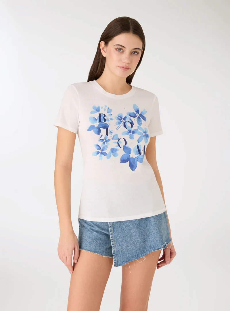T-shirt con stampa fiori e strass
